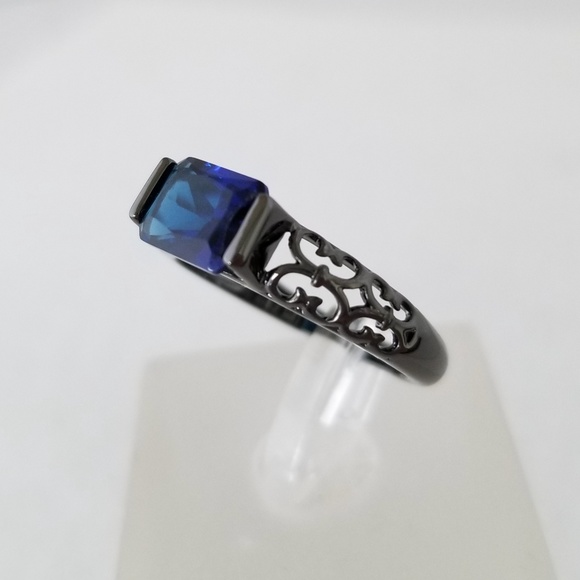 18k Horizontal Filigree Band - Picture 2 of 8